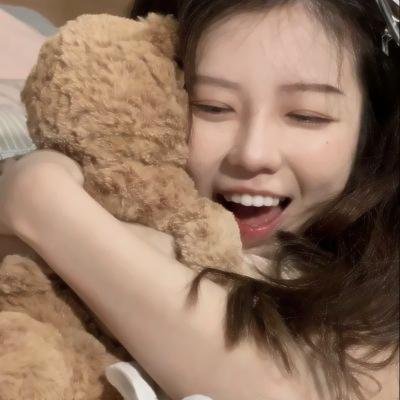 圣洁的艾曼妞