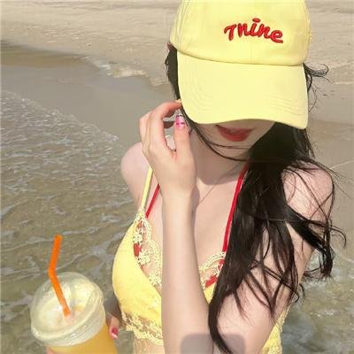这名男子，捡到了人鱼。